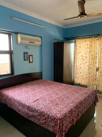 Bedroom in 2 BHK Apartment at Santacruz East – for Rent