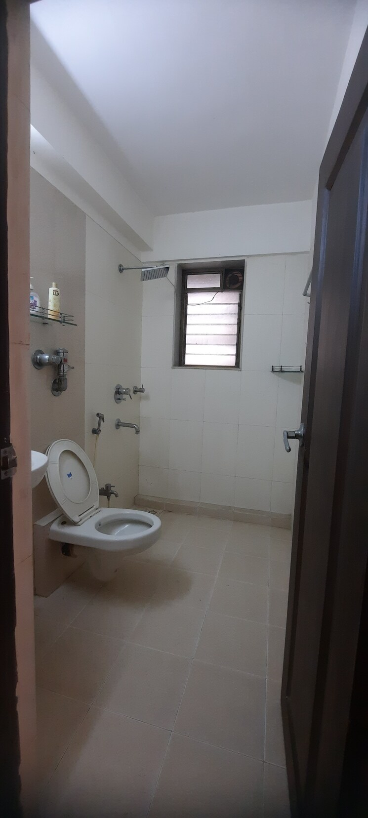 Bathroom, sundervan-complex 3 Bedroom 1650 Sq.Ft. Apartment In Andheri West Mumbai 8634074