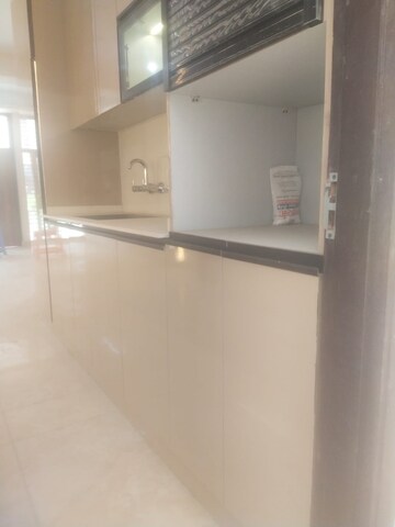 Room in 4 BHK Villa at Panchsheel Villas, Sector 16 Greater Noida – for Rent