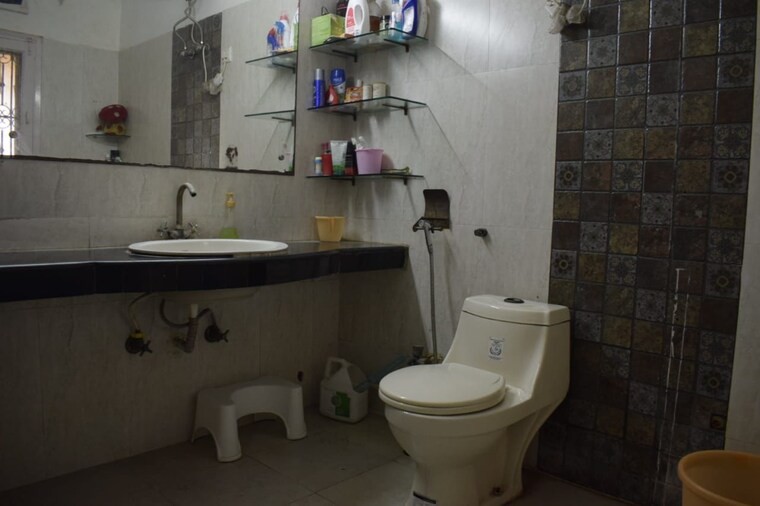 Master Bedroom, eros-garden-villas 3 Bedroom 1408 Sq.Ft. Villa In Charmwood Village Faridabad 8634116