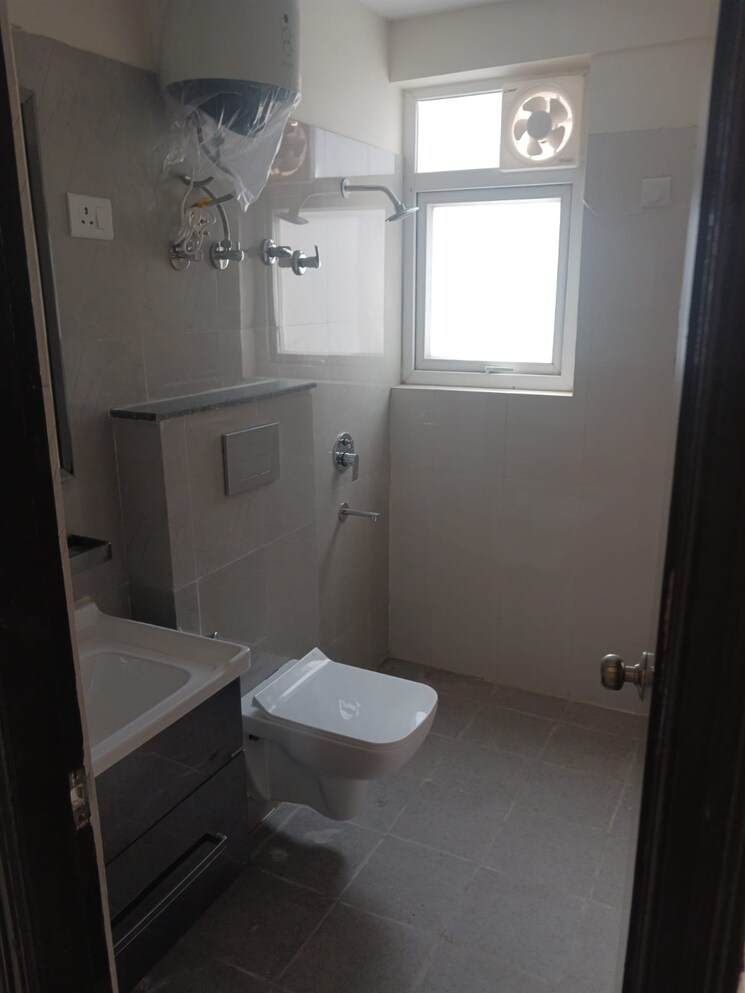 Bathroom, puri-emerald-bay 3 Bedroom 2450 Sq.Ft. Apartment In Sector 104 Gurgaon 8634146