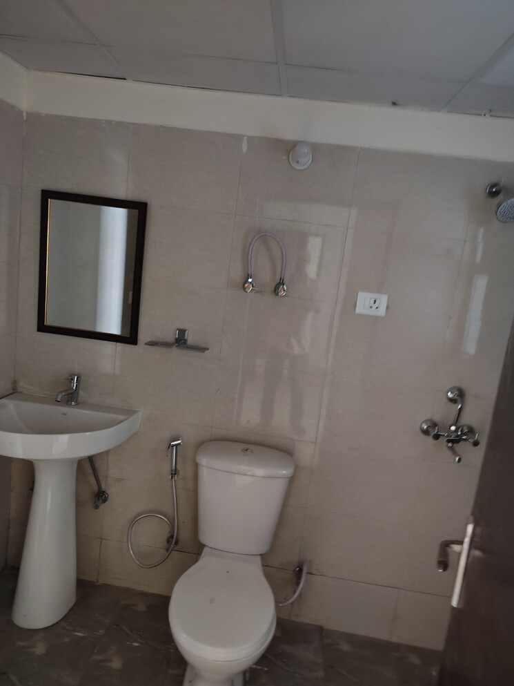 Bathroom, shri-radha-sky-gardens 3 Bedroom 1465 Sq.Ft. Apartment In Sector 16b Greater Noida Greater Noida 8634179