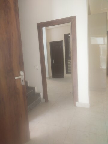 Furnished Amenities in 4 BHK Villa at Panchsheel Villas, Sector 16 Greater Noida – for Rent