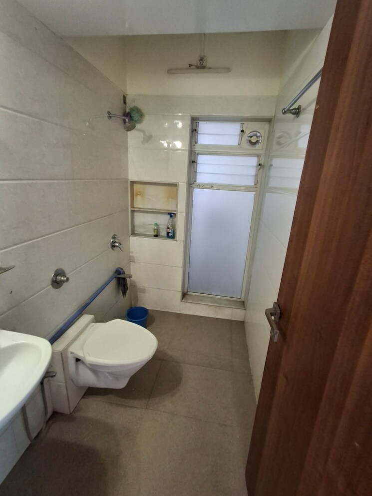 Bathroom, bdl-aura-apartments 2 Bedroom 910 Sq.Ft. Apartment In Chembur Mumbai 8634187