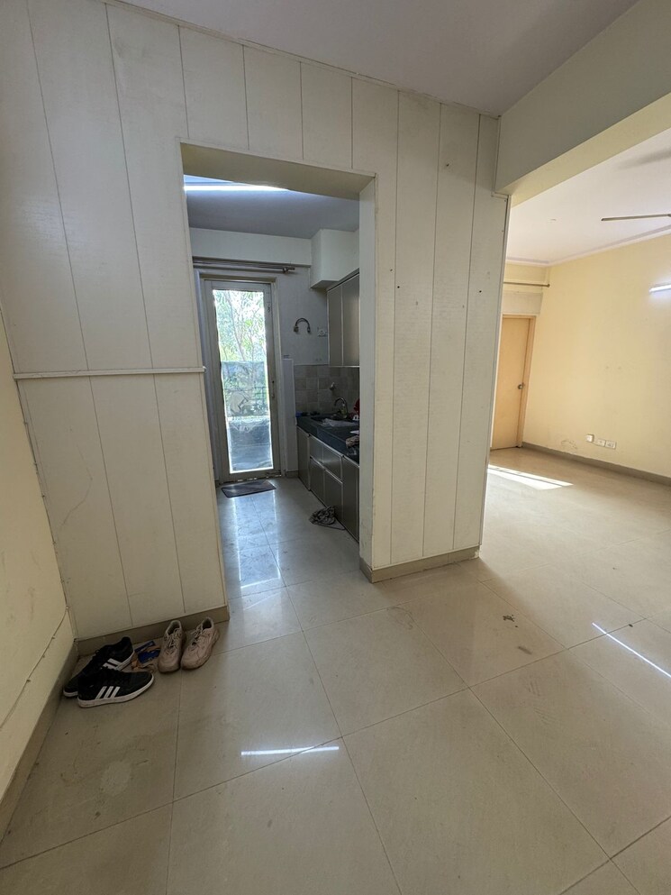 Room, puri-pratham 2.5 Bedroom 1300 Sq.Ft. Apartment In Sector 84 Faridabad 8634305