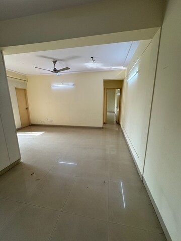 Room in 2.5 BHK Apartment at Puri Pratham, Sector 84 – for Rent