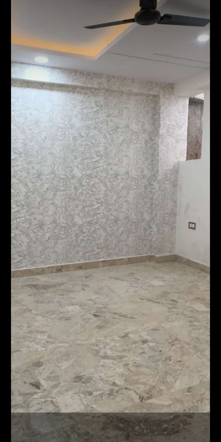 Room, sector 72 2 Bedroom 1050 Sq.Ft. Builder Floor In Sector 72 Noida 8634320