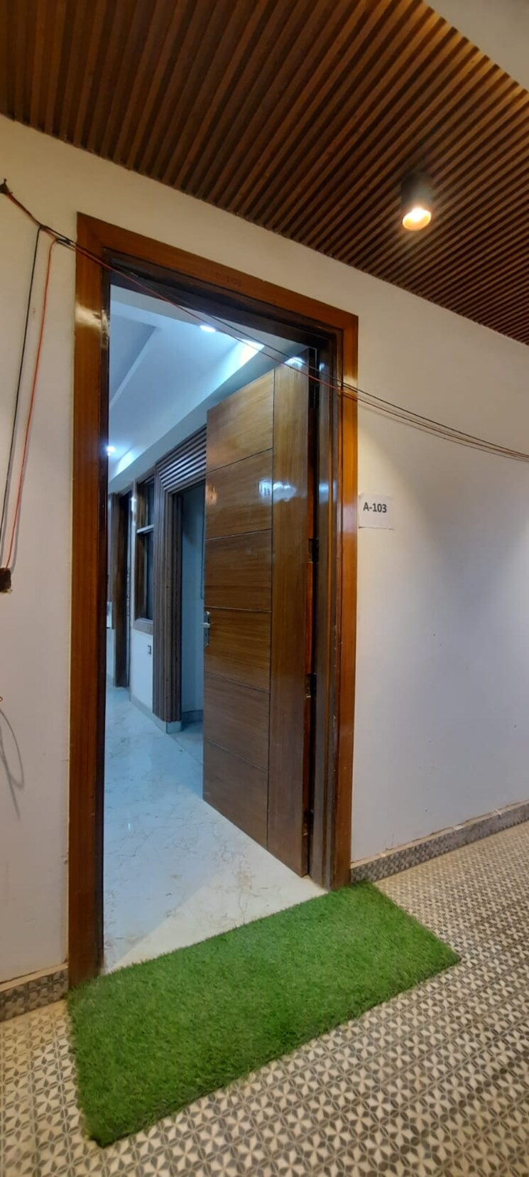 Room, sector 72 2 Bedroom 1050 Sq.Ft. Builder Floor In Sector 72 Noida 8634320