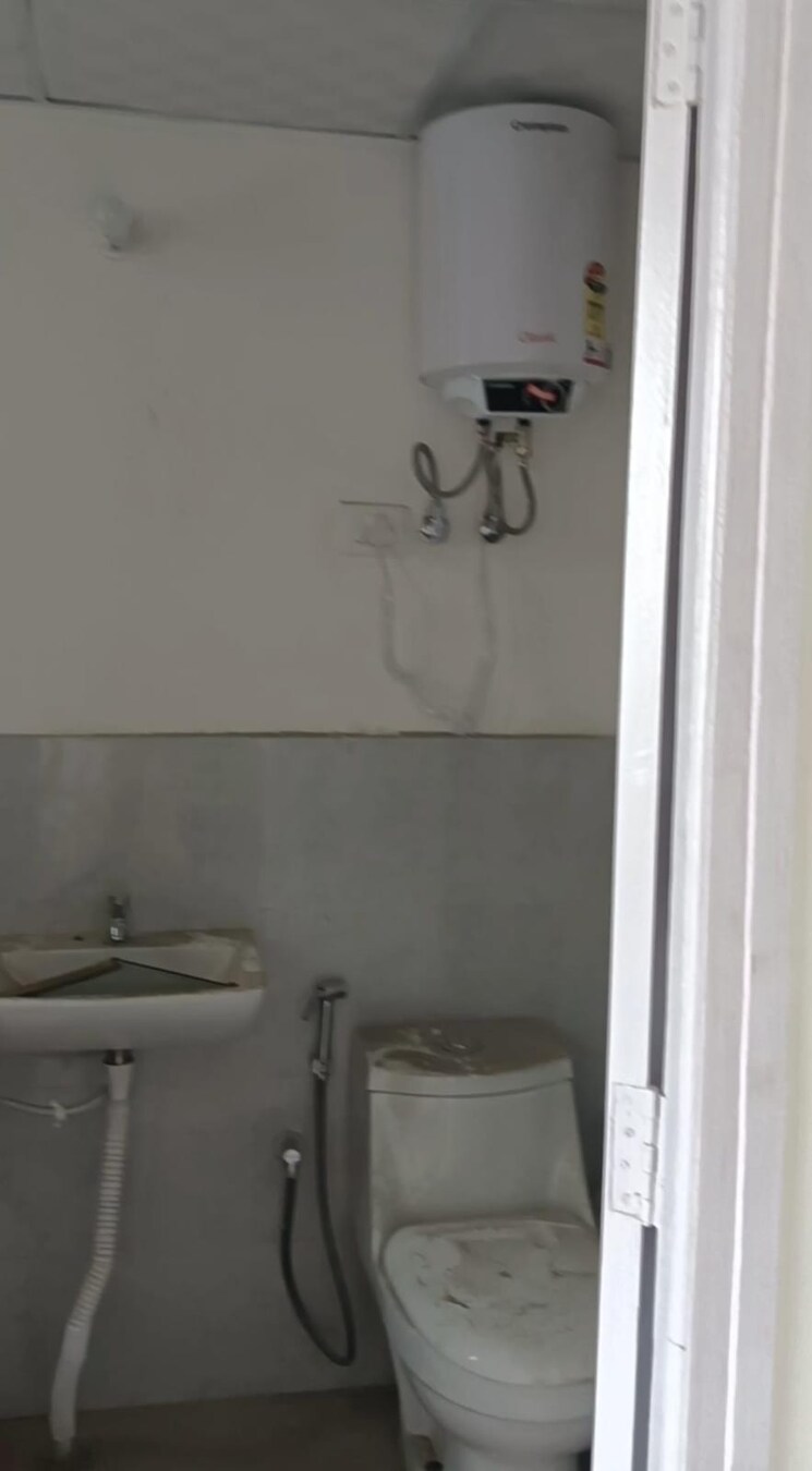 Bathroom, suncity-avenue-76 2 Bedroom 735 Sq.Ft. Apartment In Sector 76 Gurgaon 8634319