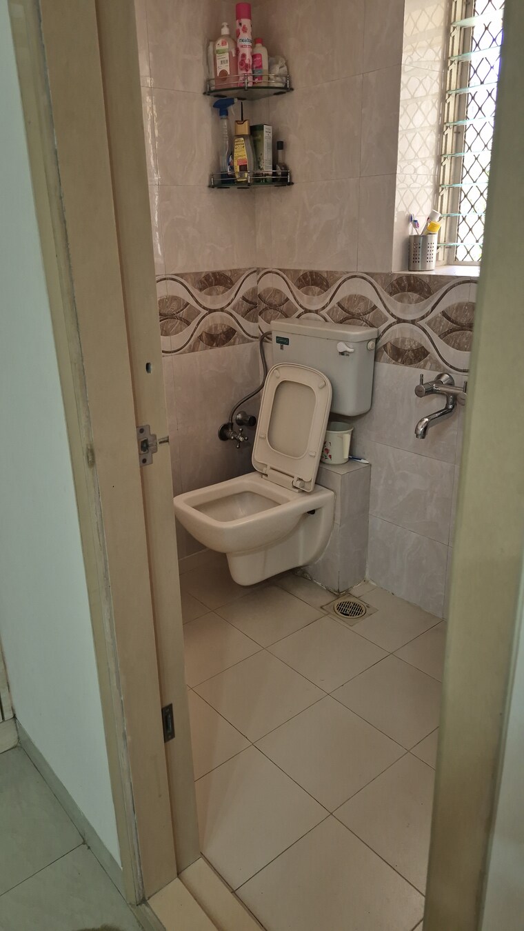 Bathroom, khar west 1 Bedroom 550 Sq.Ft. Apartment In Khar West Mumbai 8634351