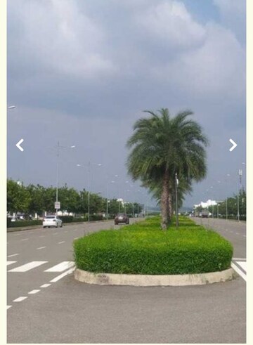  Plot – Garden View at DLF Hyde Park, South Mullanpur - for Sale