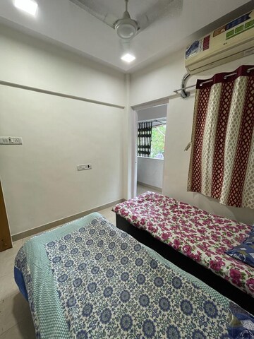 Bedroom in 2 BHK Apartment at Vile Parle East – for Rent