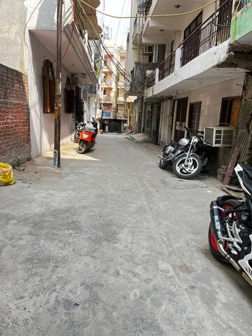 Parking in 1 BHK Builder Floor at Maidan Garhi – for Rent
