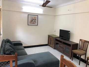 2 BHK Apartment For Rent in Vile Parle East