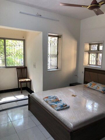 Bedroom in 2 BHK Apartment at Vile Parle East – for Rent
