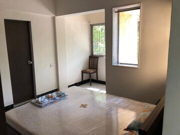 Bedroom in 2 BHK Apartment at Vile Parle East – for Rent