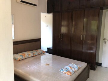 Bedroom in 2 BHK Apartment at Vile Parle East – for Rent