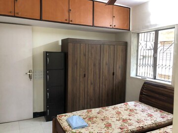 Bedroom in 2 BHK Apartment at Vile Parle East – for Rent