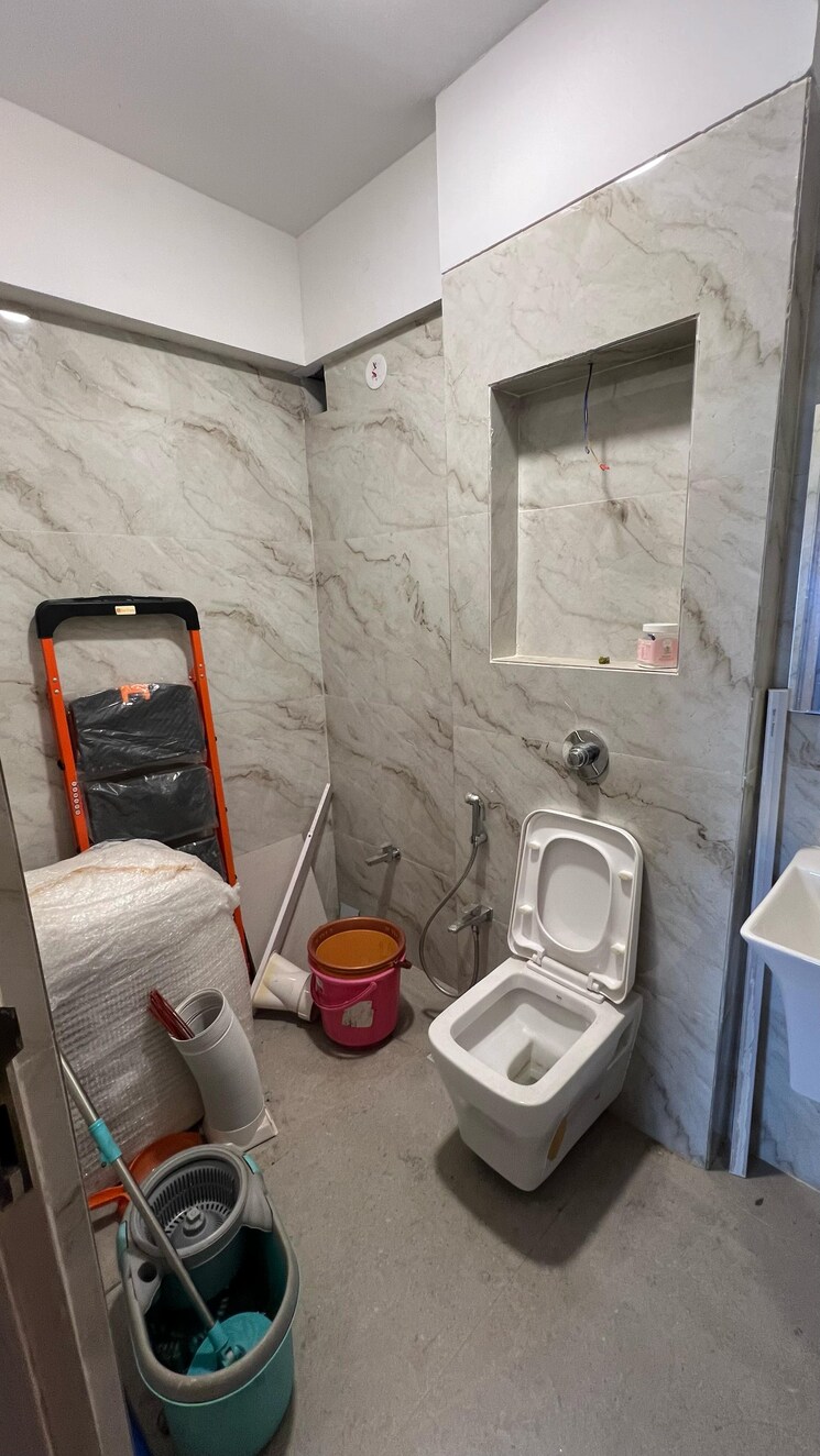 Bathroom, sindhi-society 2 Bedroom 910 Sq.Ft. Apartment In Chembur Mumbai 8634393