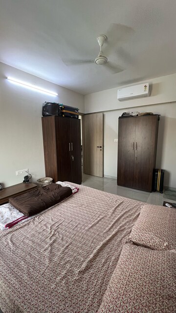 Bedroom in 2 BHK Apartment at Sindhi Society, Chembur – for Rent