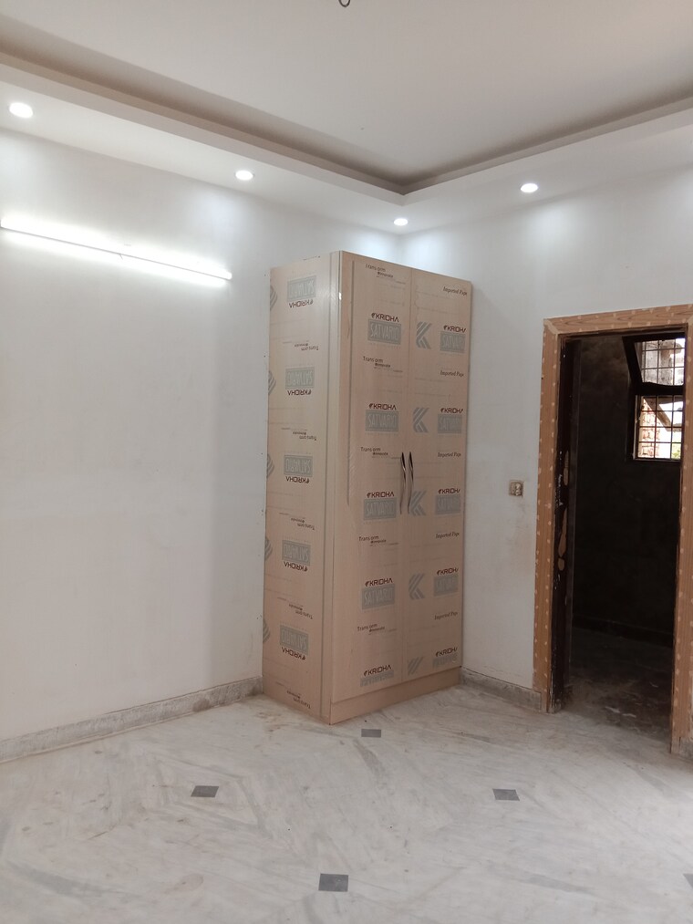 Room, green fields colony 3 Bedroom 1500 Sq.Ft. Builder Floor In Green Fields Colony Faridabad 8634511