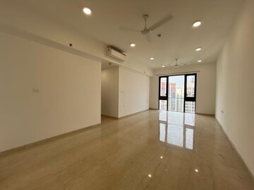 Room in 3 BHK Apartment at Lodha The Park, Worli – for Rent