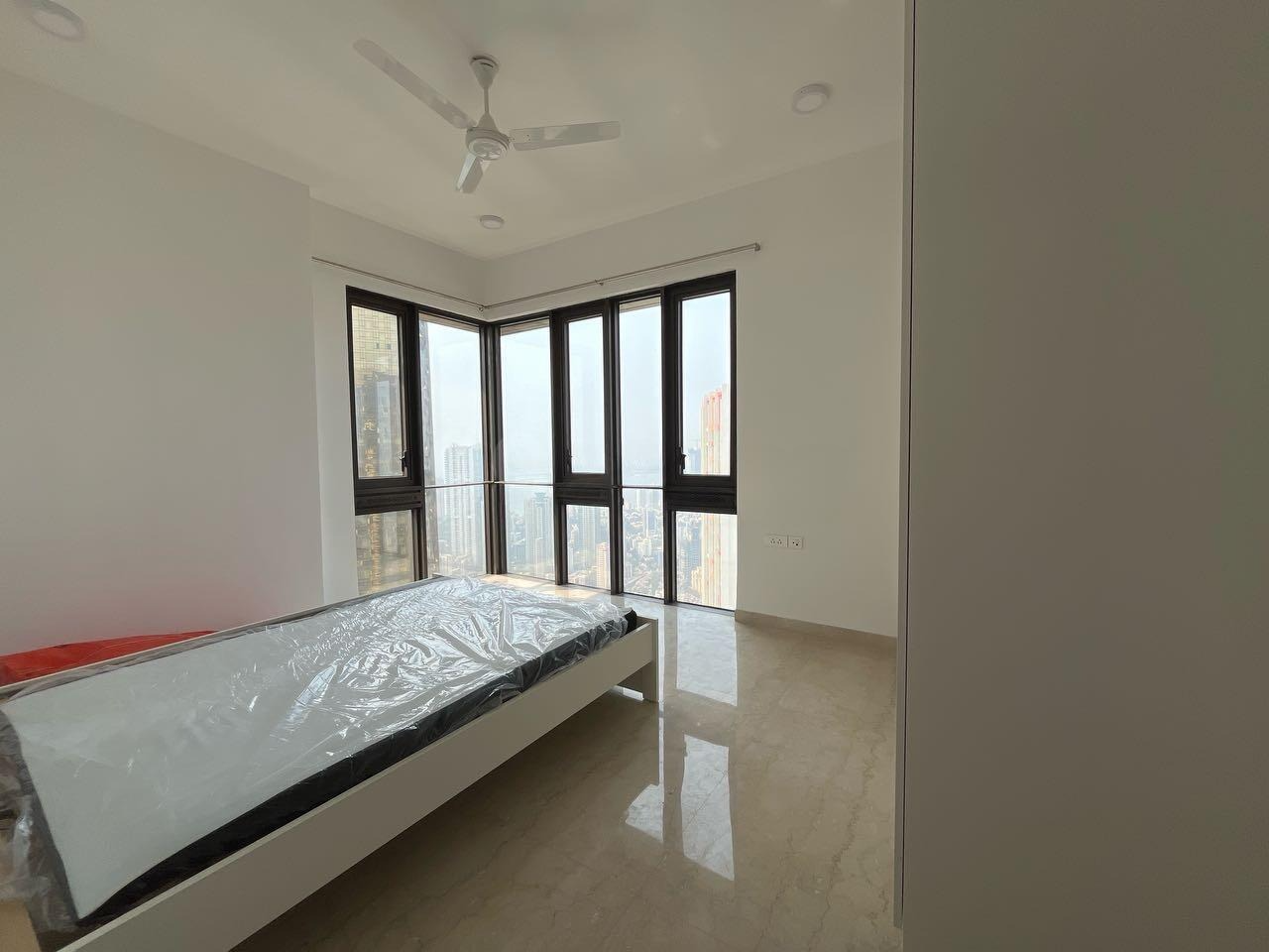 3 BHK + Pooja Room,Servant Room Apartment For Rent in Lodha The Park