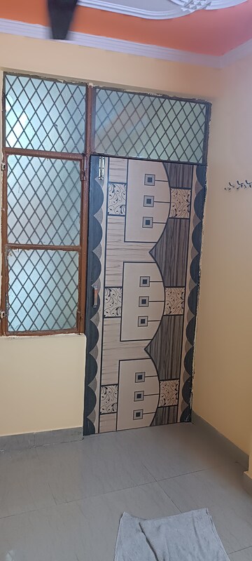 Room in 1 BHK Builder Floor at Hari Nagar Ashram – for Rent