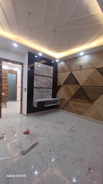 Room in 2 BHK Apartment at Uttam Nagar – for Sale