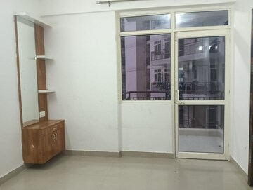 Room in 2 BHK Apartment at Suncity Avenue 76, Sector 76 – for Rent