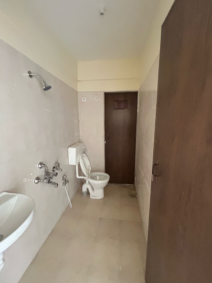 Bathroom, puranik-hometown 2 Bedroom 733 Sq.Ft. Apartment In Anand Nagar Thane 8634644