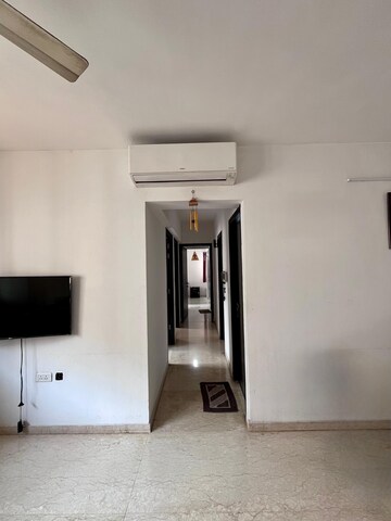 Room in 2.5 BHK Apartment at Lodha Splendora, Ghodbunder Road – for Rent