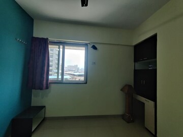Room in 1 BHK Apartment at Thane West – for Sale