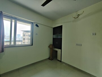 Room in 1 BHK Apartment at Thane West – for Sale