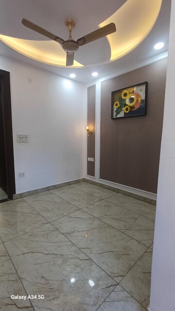 Room in 2 BHK Apartment at Rama Park – for Sale