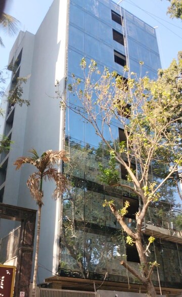  Office Space – Garden View at Khar West - for Rent