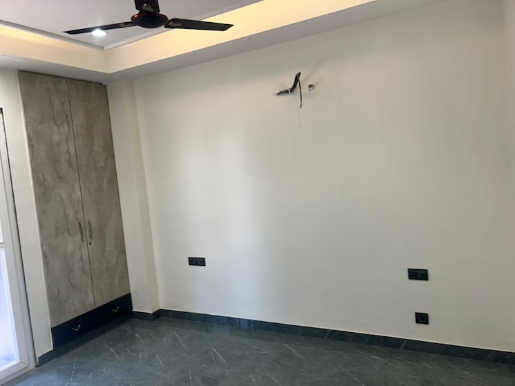 Room, sector 8 dwarka 4 Bedroom 250 Sq.Yd. Builder Floor In Sector 8 Dwarka Delhi 8634917