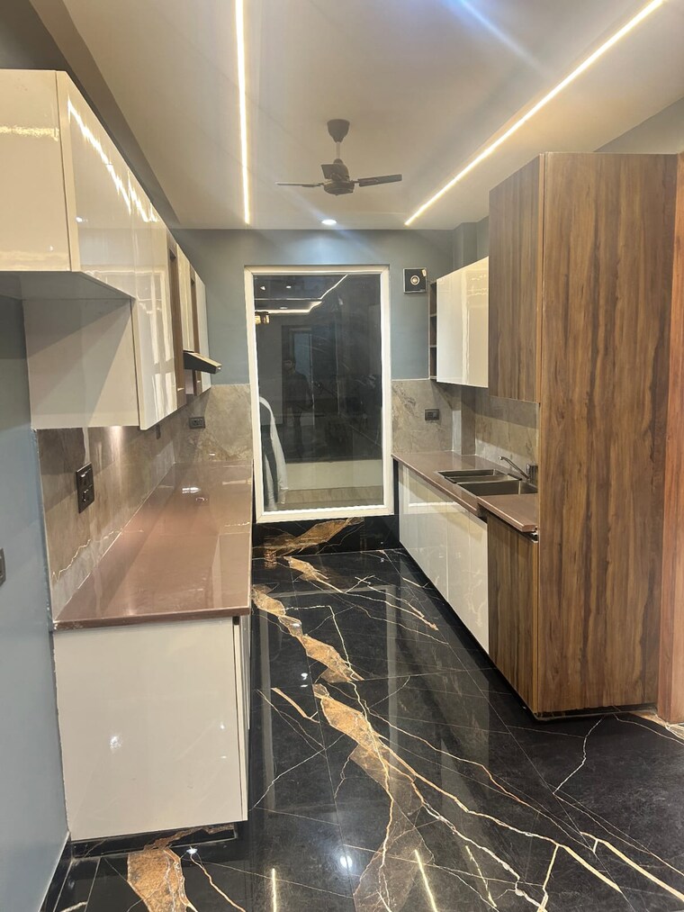 Kitchen, sector 8 dwarka 4 Bedroom 250 Sq.Yd. Builder Floor In Sector 8 Dwarka Delhi 8634917