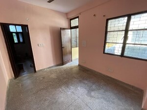 Room in 3 BHK Apartment at Shalimar Apartments Shalimar Garden, Shalimar Garden – for Sale