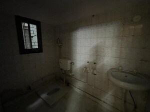 Bathroom in 3 BHK Apartment at Shalimar Apartments Shalimar Garden, Shalimar Garden – for Sale