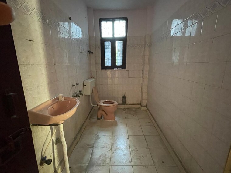 Bathroom, shalimar-apartments-shalimar-garden 3 Bedroom 1450 Sq.Ft. Apartment In Shalimar Garden Ghaziabad 8634853
