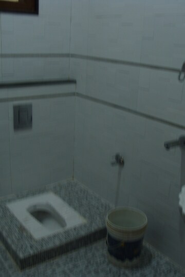 Bathroom in 1 RK Independent House at Rt Nagar – for Rent