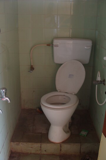 Bathroom in 1 RK Independent House at Rt Nagar – for Rent