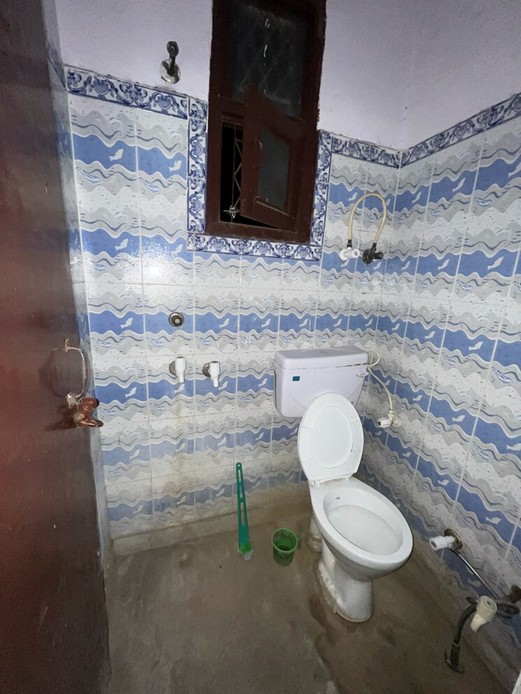 Bathroom, shalimar-apartments-shalimar-garden 2 Bedroom 780 Sq.Ft. Apartment In Shalimar Garden Ghaziabad 8634908