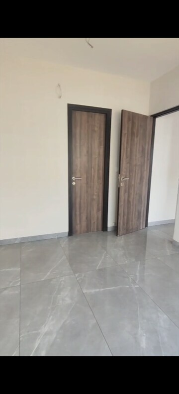 Room in 2 BHK Apartment at Hubtown The Premiere, Andheri West – for Rent