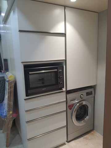 Furnished Amenities in 2.5 BHK Apartment at Joanna Villa, Bandra West – for Rent