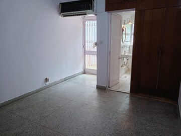 Room in 3 BHK Apartment at Vasant Kunj – for Rent