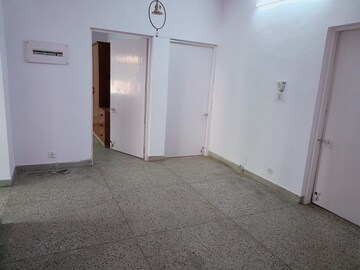 Room in 3 BHK Apartment at Vasant Kunj – for Rent