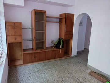 Room in 3 BHK Apartment at Vasant Kunj – for Rent