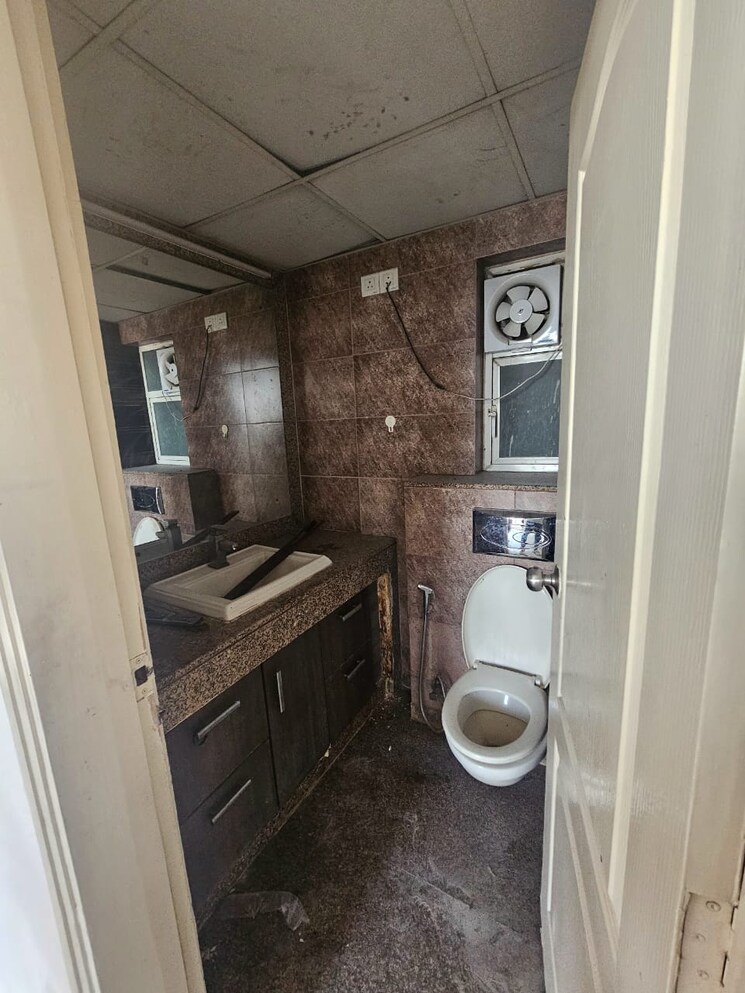 Bathroom, raheja-vedaanta 3 Bedroom 1833 Sq.Ft. Apartment In Sector 108 Gurgaon 8635143